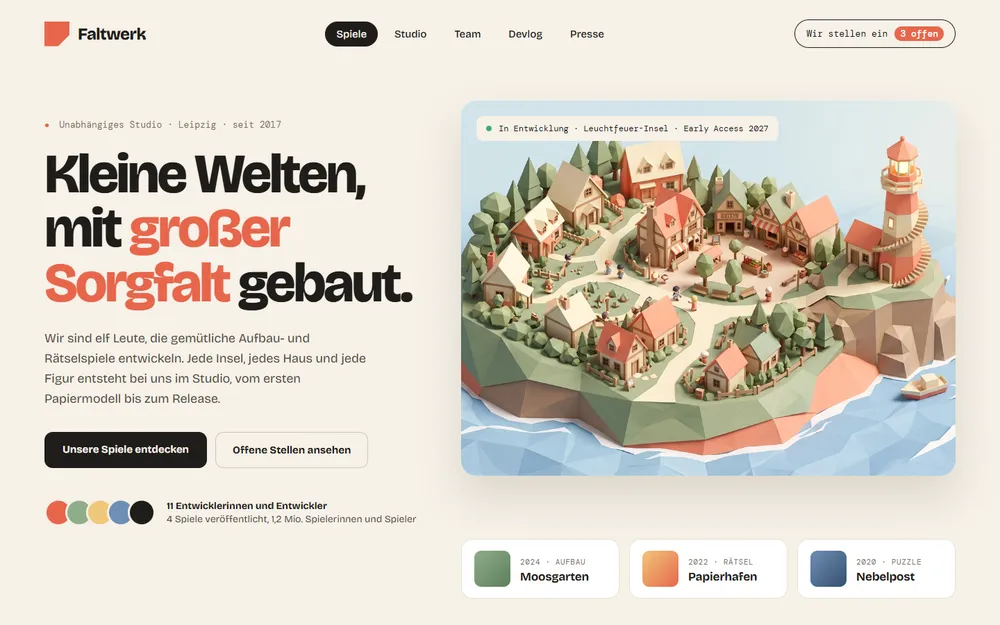 Beispiel-Website für ein Game-Studio: eine Low-Poly-Insel mit Dorf und Leuchtturm aus dem aktuellen Spiel, dazu Projektkarten und offene Stellen