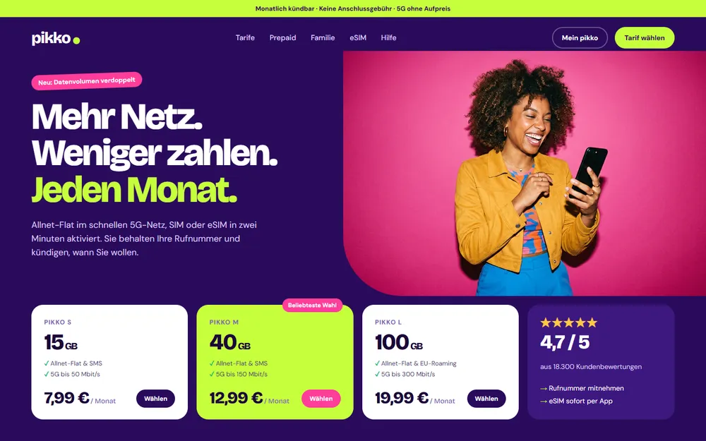 Beispiel-Website für einen Mobilfunk-Discounter: eine lachende Frau mit Smartphone vor pinker Wand, darunter drei Tarifkarten mit Datenvolumen und Monatspreisen