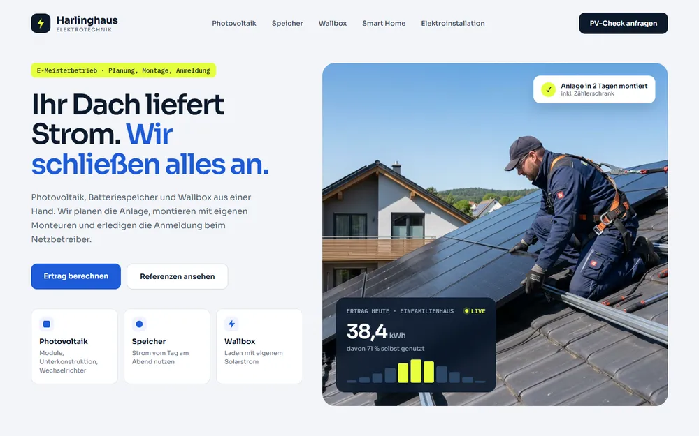 Beispiel-Website für einen Elektrobetrieb: helle, technische Startseite mit Kacheln für Photovoltaik, Speicher und Wallbox und einem Monteur auf dem Dach